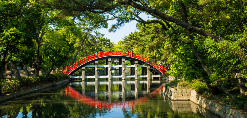 Mediacija je prostovoljen, zaupen in alternativen način reševanja konfliktov in sporov.
