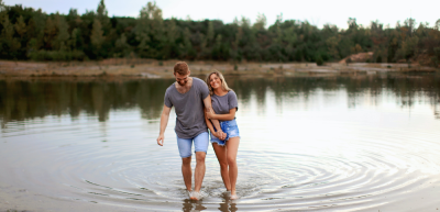 Mediacija je prostovoljen, zaupen in alternativen način reševanja konfliktov in sporov.
